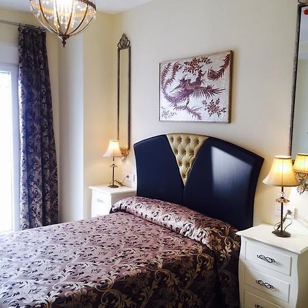 מלון קוניל דה לה פרונטרה Hostal Flor De Lis- Lojo מראה חיצוני תמונה