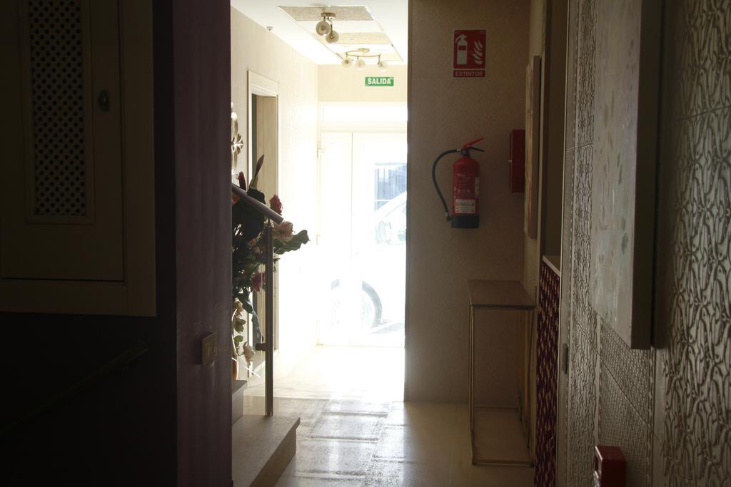מלון קוניל דה לה פרונטרה Hostal Flor De Lis- Lojo מראה חיצוני תמונה