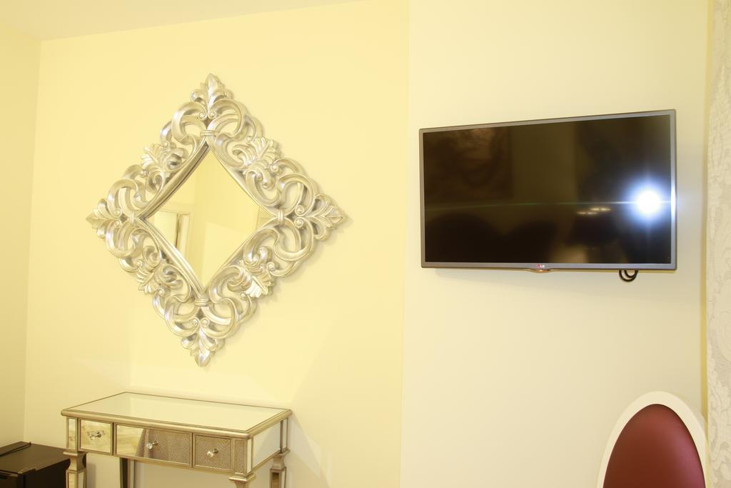 מלון קוניל דה לה פרונטרה Hostal Flor De Lis- Lojo מראה חיצוני תמונה