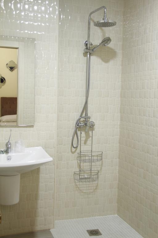 מלון קוניל דה לה פרונטרה Hostal Flor De Lis- Lojo מראה חיצוני תמונה
