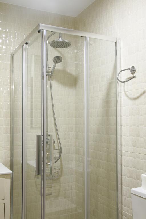 מלון קוניל דה לה פרונטרה Hostal Flor De Lis- Lojo מראה חיצוני תמונה